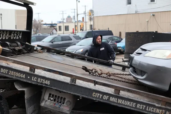 Auto Wreckers Milwaukee - Junk Car Buyers - photo 4