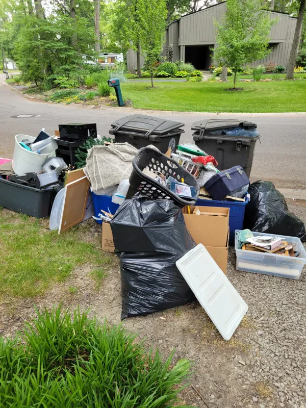 Greenleaf Junk & Trash Hauling, Hoarder Cleaning And Demolition Service - photo 2
