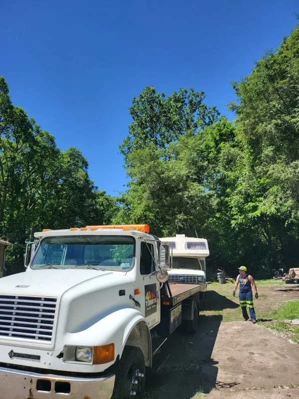 DJ'S Towing & Auto Service and Uhaul Dealer - photo 2
