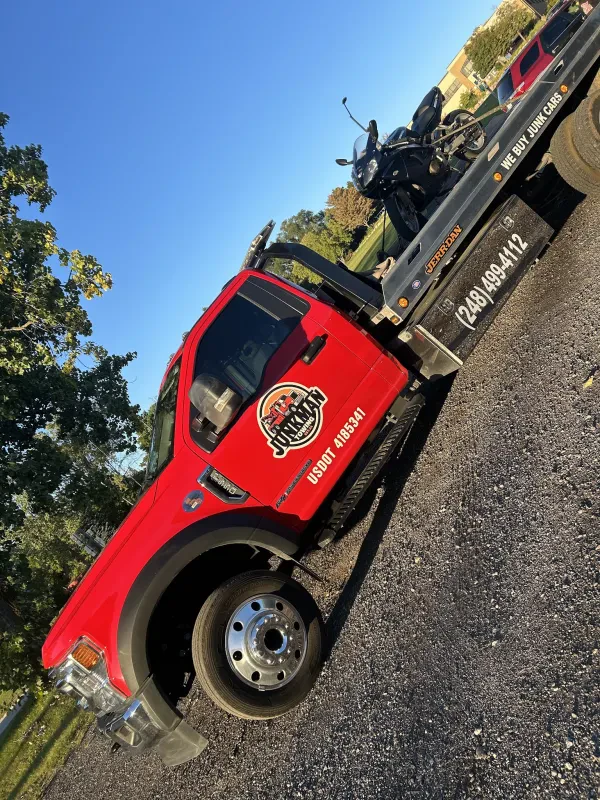 JUNK MAN TOWING & RECOVERY - photo 2