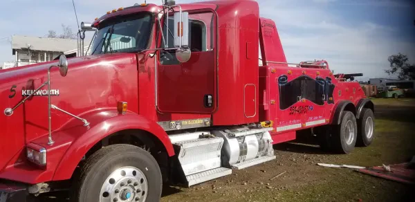 LAURITA'S TOWING - photo 2