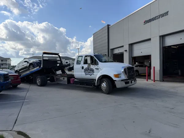 Little Bitty's Towing LLC - photo 2