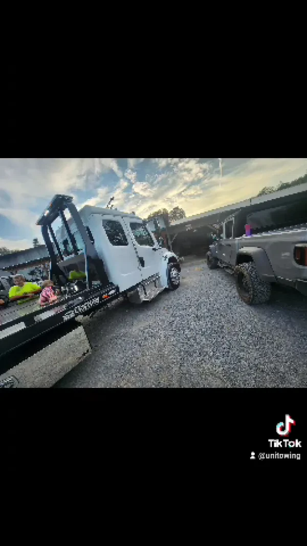 Uni Towing and Roadside Services - photo 2