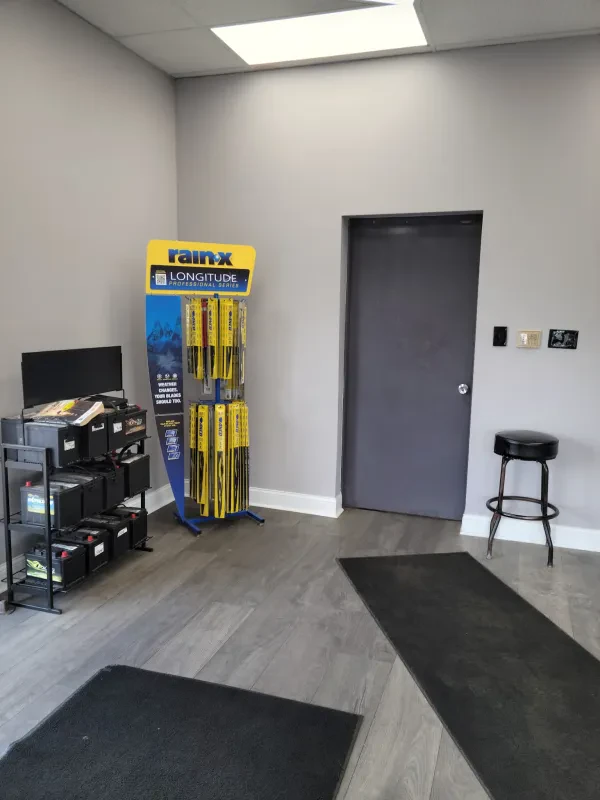 Mikiee's Car Care Center - photo 3