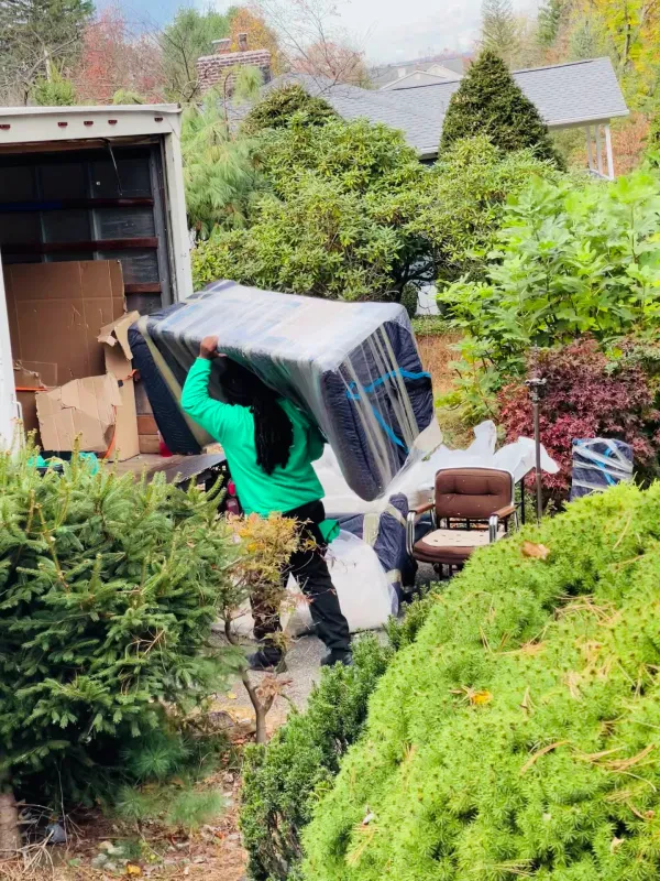 College Hunks Hauling Junk and Moving Fairfield - photo 2