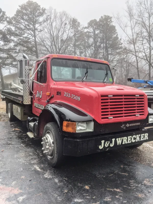 J & J Wrecker Service - photo 2