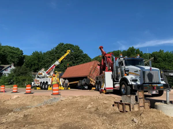Guy's Towing and Service - photo 2