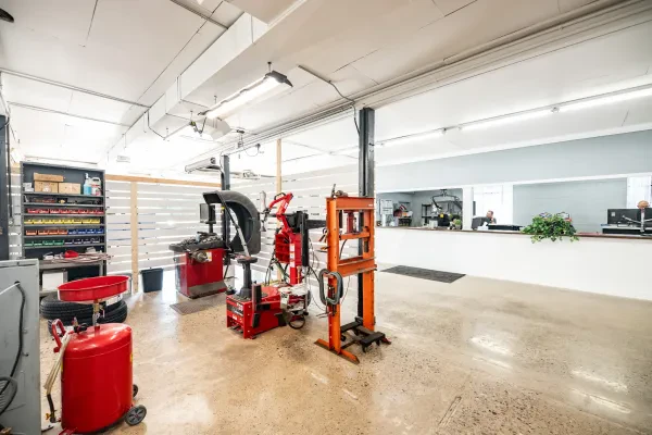 Dave's Auto and Truck Service - photo 4