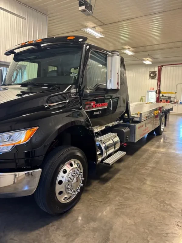 Richards Autobody & Towing - photo 3