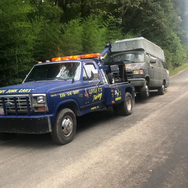 Little Ts Towing and Auto Recycling - photo 4