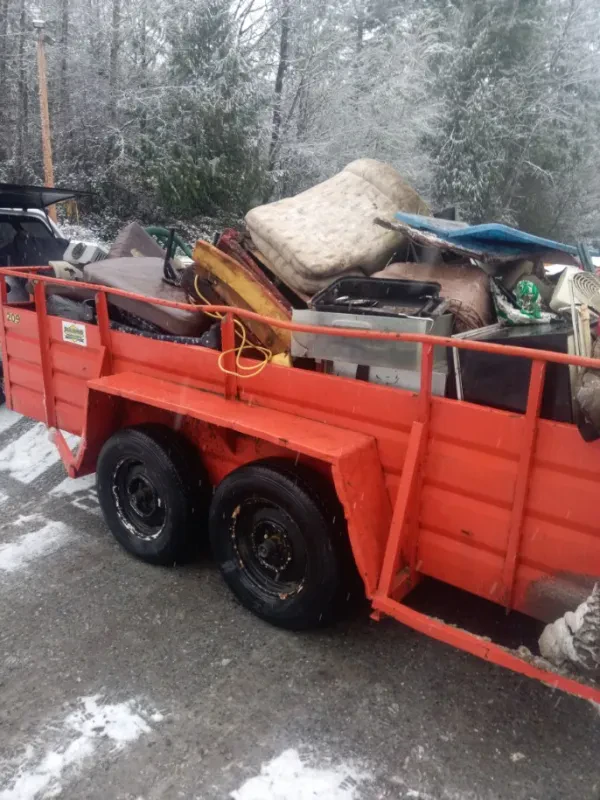 Lonnie's Skagit Junk Removal - Happy Yards - photo 3