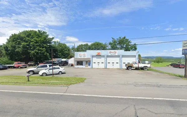 Earl's Garage - photo 2
