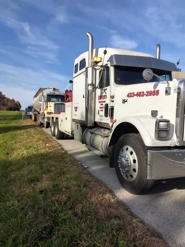 Benton's Wrecker Service - photo 2