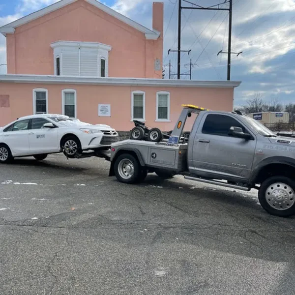 Hitched Towing & Recovery Llc - photo 2