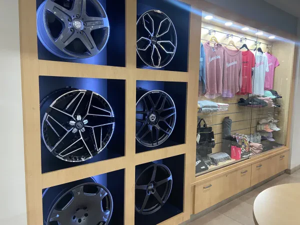 Mercedes-Benz Parts Store - photo 4