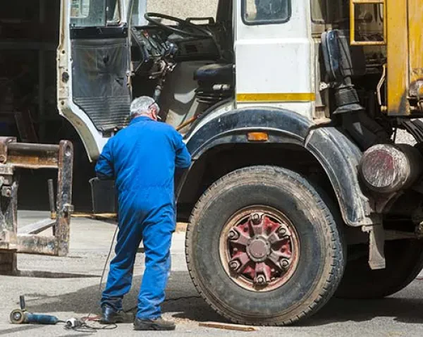 A & J Truck Repair - photo 4