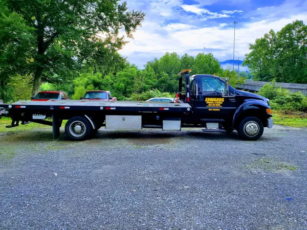 Edwards Towing & Storage - photo 2