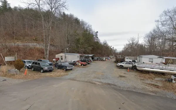 Edwards Towing & Storage - photo 3