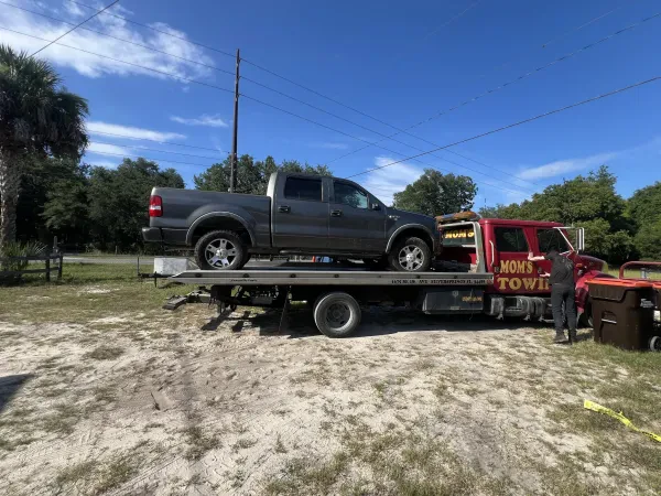 MOM'S TOWING - photo 3