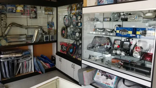 J & W Auto Accessories - photo 2