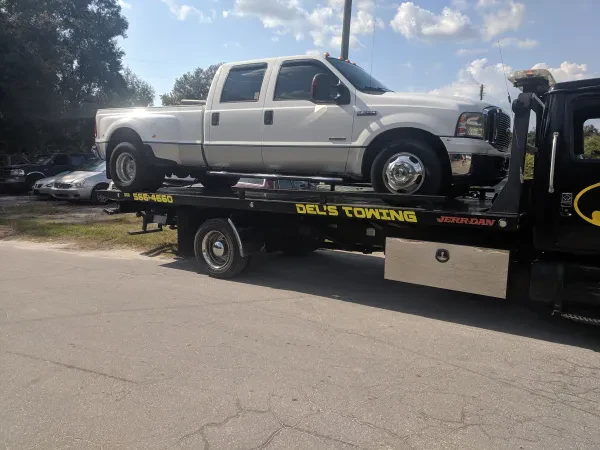 Del's Towing Corporation - photo 2