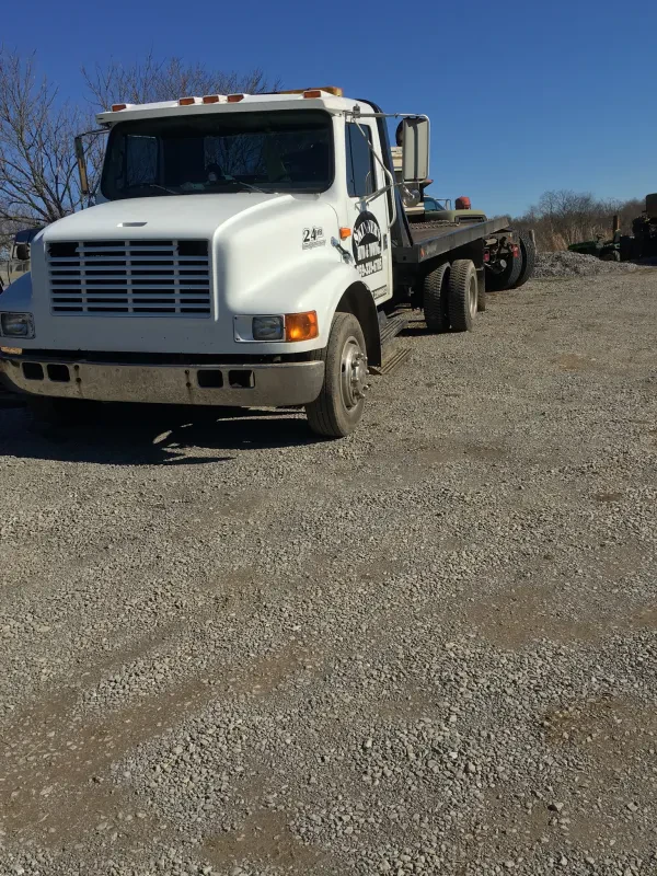 Skinner's auto & towing. - photo 3