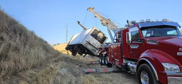 Castro Towing - photo 2