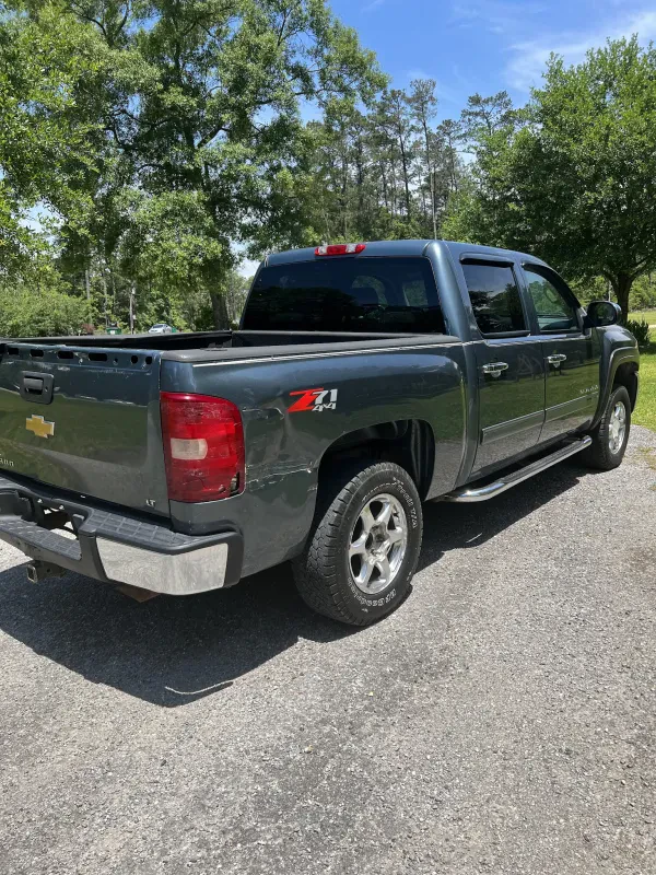 D & B Auto World LLC - photo 3