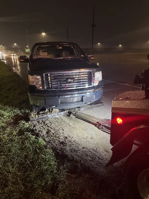 Hound Dog's Towing - photo 3