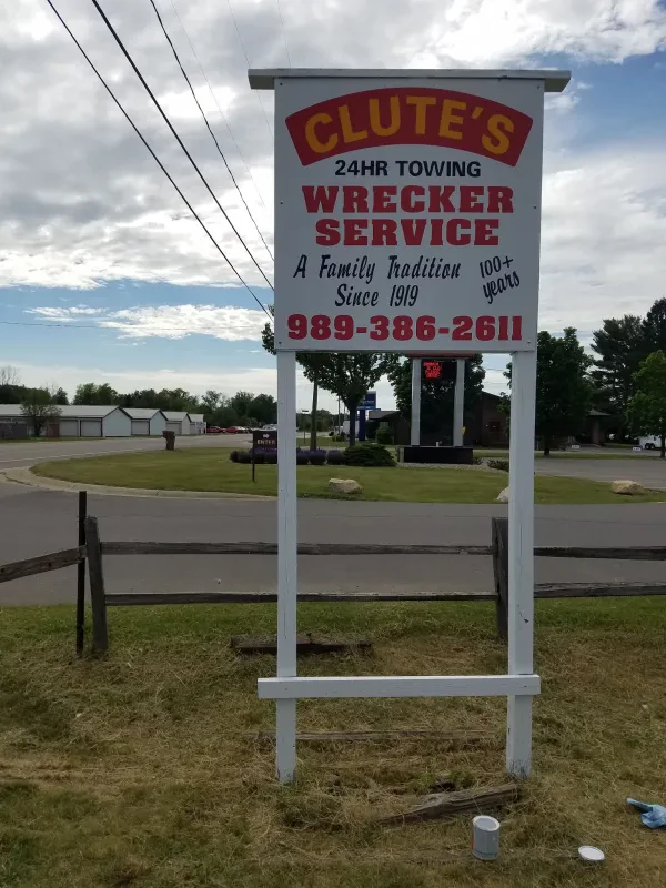 Clute's Garage & Wrecker Service - photo 2