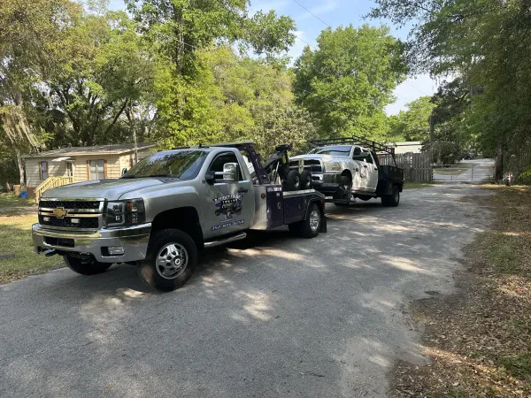Muggsuggs Towing & Recovery LLC - photo 3