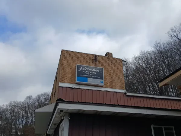 McCrackens Auto Body - photo 3