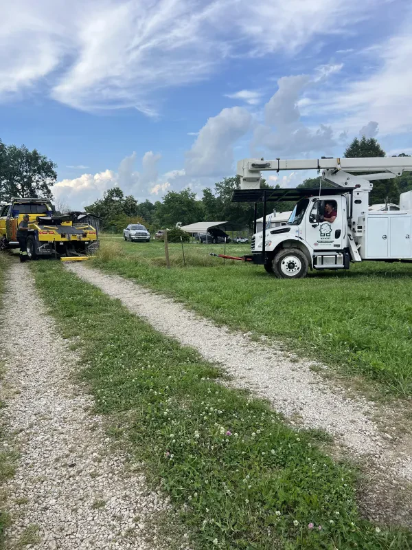 Neighbor's Garage Towing L.L.C. 24/7 Hour Towing Service - photo 3