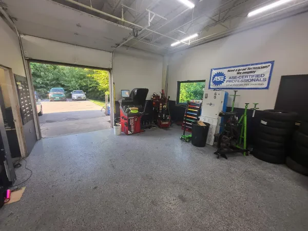 White's Auto Repair - photo 2