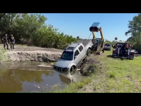 All Hooked Up Towing - photo 2