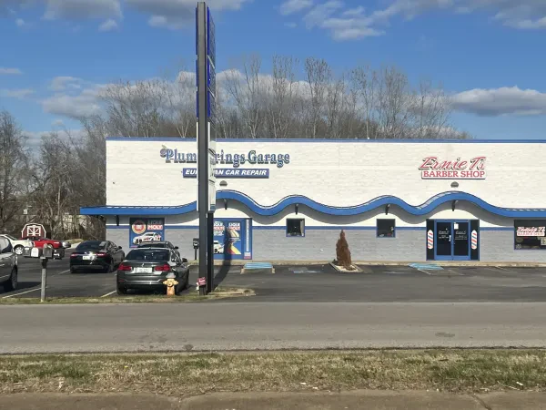 Plum Springs Garage - photo 2
