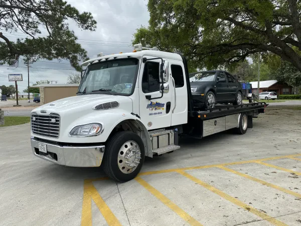 Fernandez & Sons Wrecker Service - photo 3