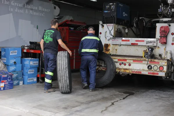 Landers Towing and Collision and Heavy Truck Repair - photo 4