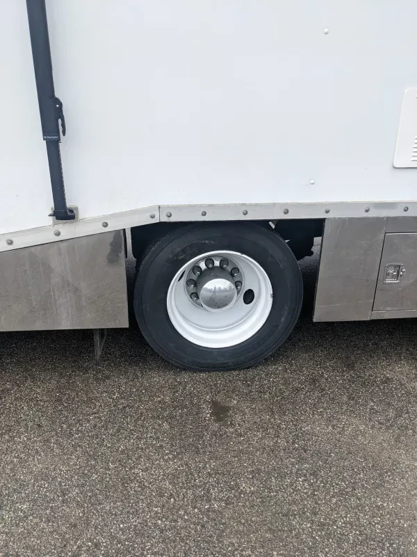 Sullivan Tire Commercial Truck Center - photo 3