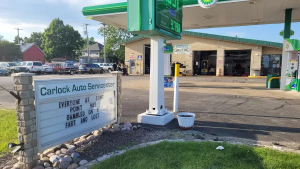 Carlock Auto Servicenter/BP Fuel Station/Convenience Store - photo 2