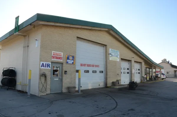 Carlock Auto Servicenter/BP Fuel Station/Convenience Store - photo 3