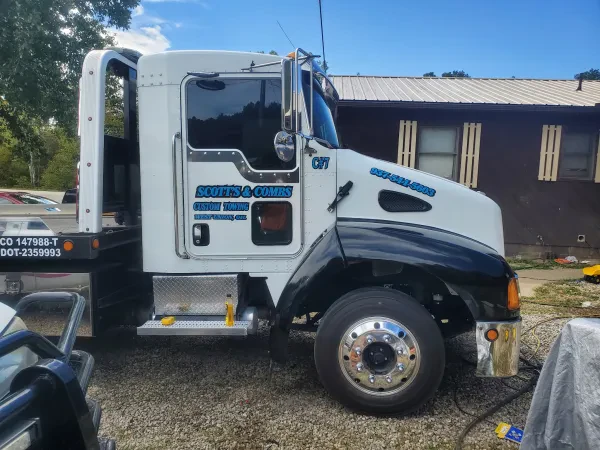 Scott's & Combs Custom Towing - photo 3