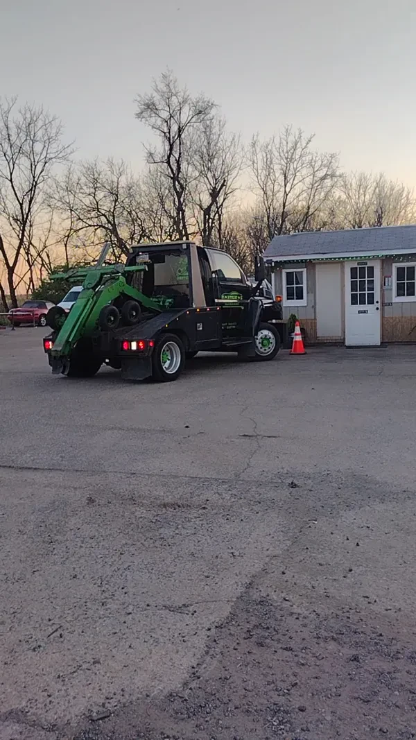 Montero's Auto & Towing LLC - photo 2