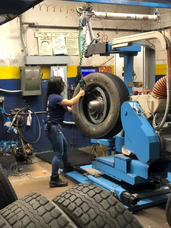 Metro Truck Tire Services - photo 3
