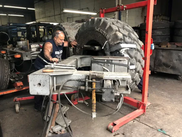 Metro Truck Tire Services - photo 4