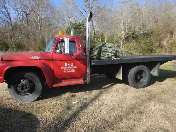 R & D Towing & Recovery - photo 2