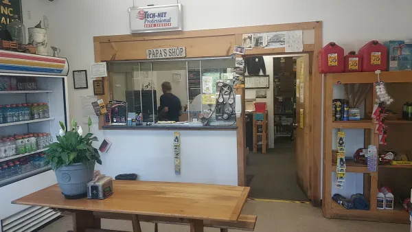 L & M Auto Inc and Papa's Healthy Food & Fuel - photo 3