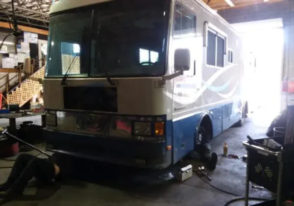 Newport Truck Trailer Repair and Heavy Duty Towing - photo 4