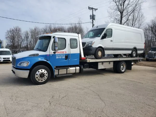 Hasse's Towing & Crane Service - photo 4