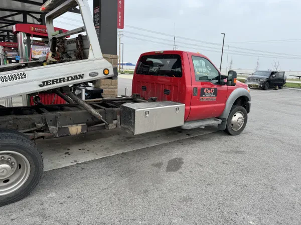 C&C AUTO & TOWING SERVICE - photo 2